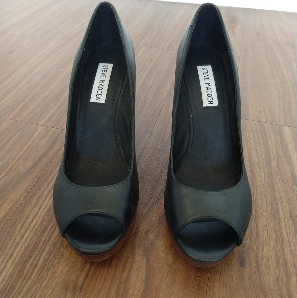 Black and brown wedges